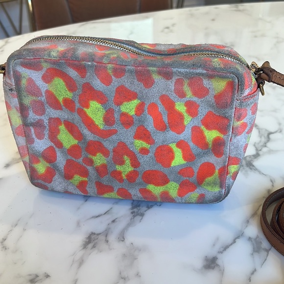 Clare V. Suede Neon midi sac Crossbody bag - Picture 4 of 5